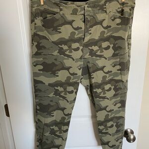 Old Navy Women's Camo Skinny Jeans - Olive Green & Dark Green